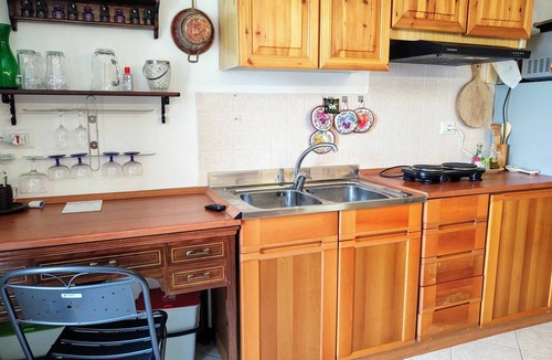 Peglio Apartment | Cosy apartment for 3 people with WIFI, TV, patio and pets allowed