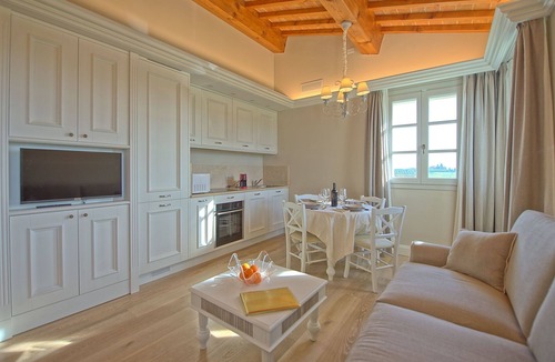 Vinci Apartment | Cosy apartment for 4 guests with WIFI, A/C, pool, TV and panoramic view