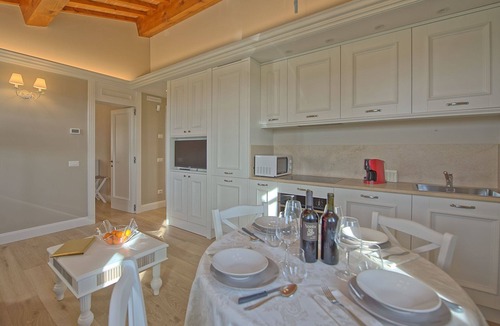 Vinci Apartment | Cosy apartment for 4 guests with WIFI, A/C, pool, TV and panoramic view