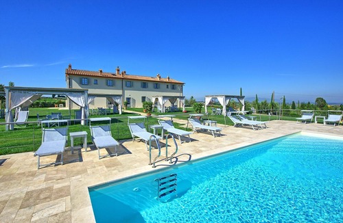 Vinci Apartment | Cosy apartment for 4 guests with WIFI, A/C, pool, TV and panoramic view