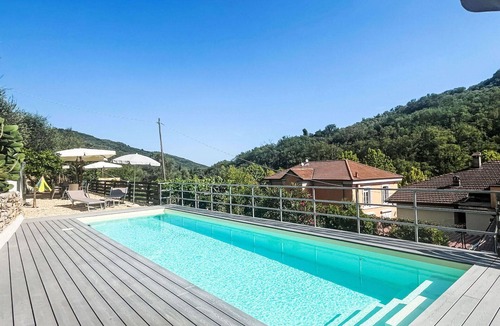 Prela Apartment | Cosy apartment for 6 people with WIFI, pool, TV, patio and pets allowed