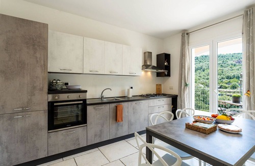 Pontedassio Apartment | Cosy apartment for 6 people with WIFI, pool, patio and pets allowed