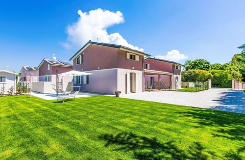 Cecina Apartment | Cosy apartment for 7 guests with WIFI, private pool, A/C, TV, terrace and pets allowed
