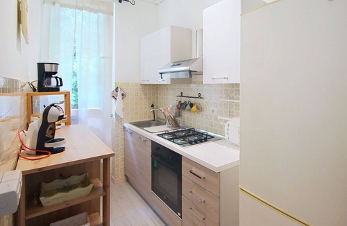 Porto Ceresio Apartment | Cosy apartment for 4 guests with WIFI, TV and balcony