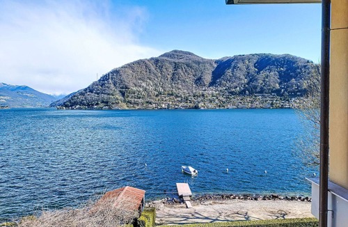 Porto Ceresio Apartment | Cosy apartment for 4 guests with WIFI, TV and balcony