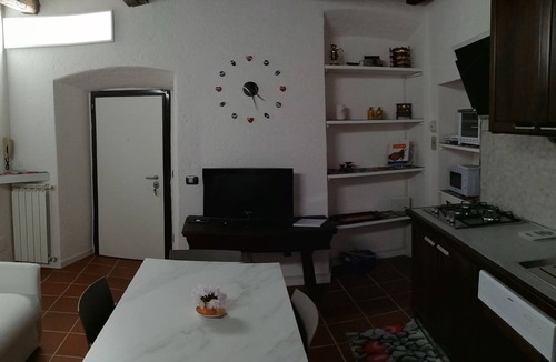Orta San Giulio Apartment | Cosy apartment for 4 people with WIFI, TV and pets allowed