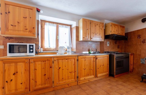Sarre Apartment | Cosy apartment for 5 people with TV and pets allowed, close to Aosta