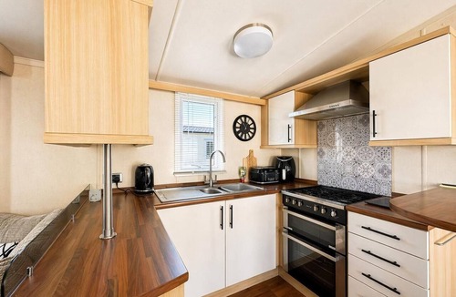 Grimsby House | Cosy caravan with decking at Cleethorpes Haven Holiday Park ref 48069F