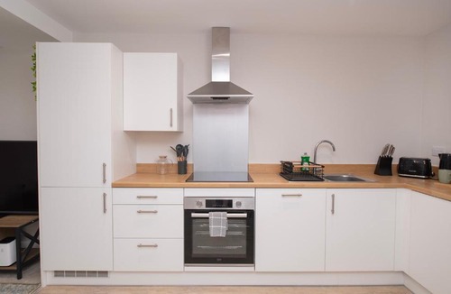 Hull Old Town Apartment | Cosy Chic 1BR Haven in Hull Centre Near Marina