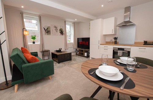 Hull Old Town Apartment | Cosy Chic 1BR Haven in Hull Centre Near Marina