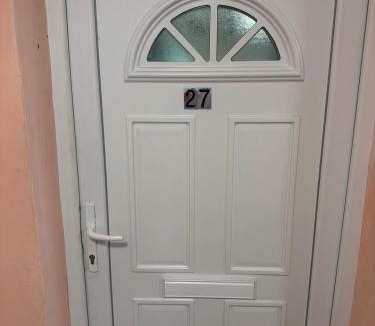 Motherwell Apartment | Cosy flat 27 Jerviston court Motherwell