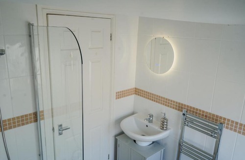 Watford Apartment | Cosy Flat near HP Studio, 20 mins to Central London