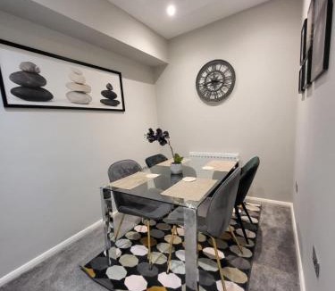 Newham Apartment | Cosy Four Bedroom Home