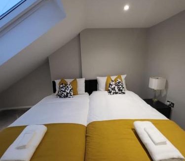 Newham Apartment | Cosy Four Bedroom Home