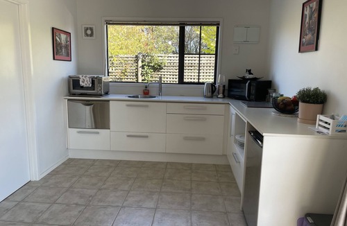 Waipara Bed & Breakfast | Cosy little getaway with amazing hot tub and wineries on your doorstep