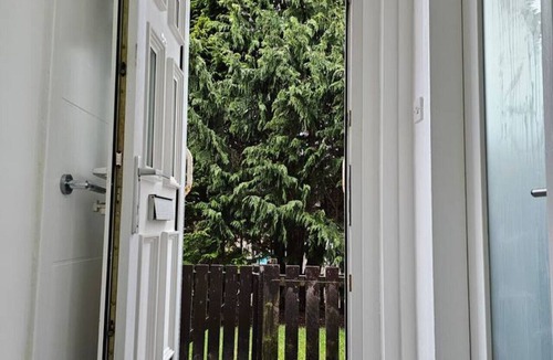 Wishaw Apartment | Cosy Oakbank Apartment close to Wishaw hospital