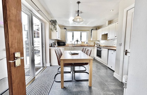Furnace Cottage | Cosy, Stone Built Cottage; Super Dog Friendly; Games Room & Direct Loch Access!