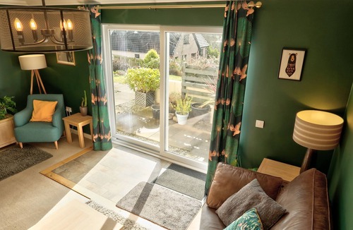 Tobermory Apartment | Cosy Tobermory retreat with garden, perfect for couples