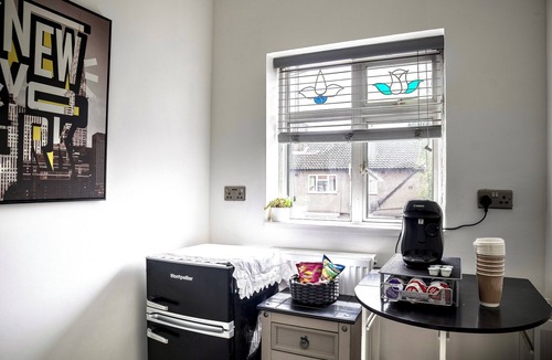 East Ham South House | Cosy Twin Bedroom in East London
