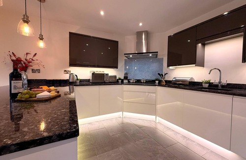 Hemel Hempstead Apartment | CosyRiverside House: Contractors, tourists free parking