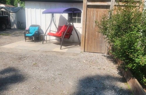 Fort Erie Cottage | Cottage for rent! Nature's Paradise with park like setting, no rear neighbour's!