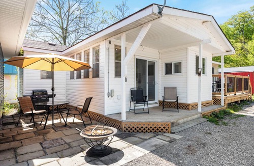 Turkey Point Cottage | Cottage in Turkey Point - beachfront (FREE PONTOON/SEADOO RENTAL INCLUDED)