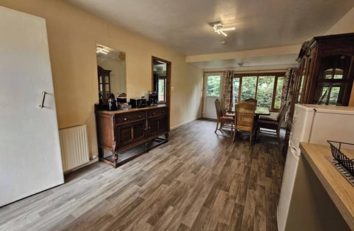 Mainland Cottage | Cottage - Sleeps 5 - Garden - River Side