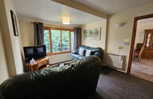 Mainland House | Cottage - Sleeps 5 - Garden - River Side