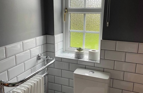Leven House | Country Cottage Free parking and EV charging