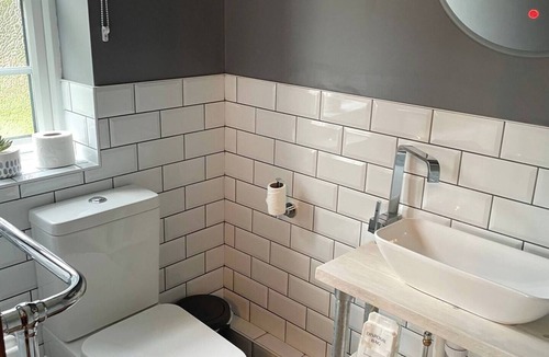 Leven House | Country Cottage Free parking and EV charging