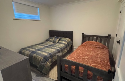 Mulmur House | Country Escape with Pool and Hot tub near Creemore