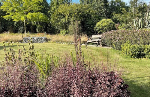 Arundel Apartment | Country Getaway - Studio room with Ensuite in seven-acre landscaped gardens.