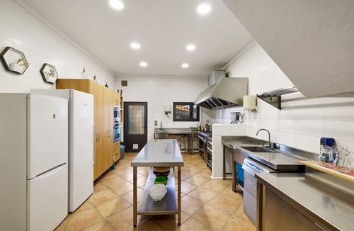 Vilanant House | Country house, 8 ensuitrooms, swimming pool,tennis