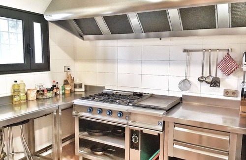 Vilanant House | Country house, 8 ensuitrooms, swimming pool,tennis