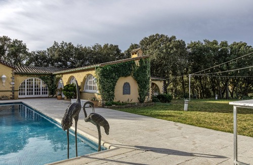 Darnius Villa | Country House 'Mimosa Completa' with Lake View, Wi-Fi and Air Conditioning