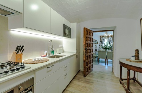 Darnius Apartment | Country House 'Mimosa Jardin' with Mountain Views, Wi-Fi, and Air Conditioning