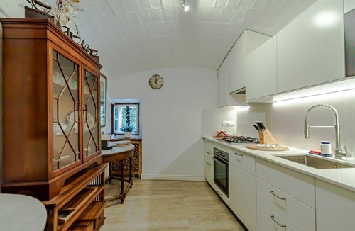 Darnius Apartment | Country House 'Mimosa Jardin' with Mountain Views, Wi-Fi, and Air Conditioning