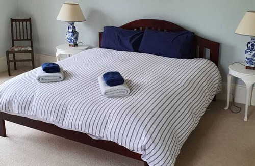 Monzie House | Country house with hot tub, sleeps 12 - pets and children welcomed!