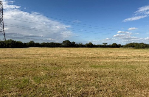 Beckingham Apartment | Countryside Studio 13 Acres with Gated Entrance