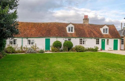 Great Tey House | Countryside Cottage with Log Burner | Walk to Village Pub