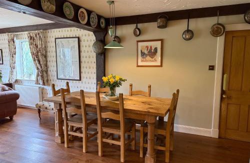 Glasgow House | Countryside Farmhouse - Glasgow - Sleeps 6