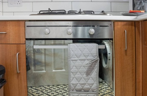 Paisley Apartment | Cozy 1BR at Rowans Gate | 2 Beds