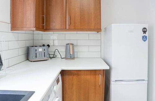 Paisley Apartment | Cozy 1BR at Rowans Gate | 2 Beds