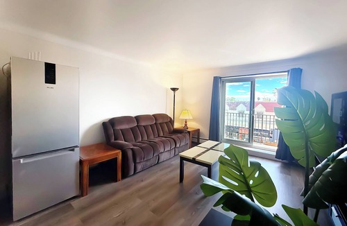 Bridgeview Apartment | Cozy 1BR Retreat Near University of Windsor and Ambassador Bridge