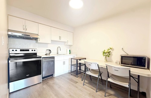 Bridgeview Apartment | Cozy 1BR Retreat Near University of Windsor and Ambassador Bridge