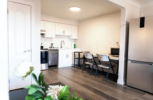 Bridgeview Apartment | Cozy 1BR Retreat Near University of Windsor and Ambassador Bridge