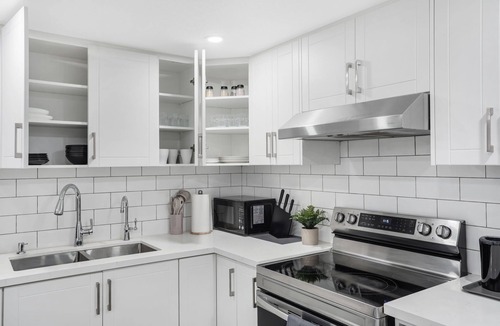 Kitchener House | Cozy 2 Bedroom+50" TV+Sleeps 6+Lower Unit