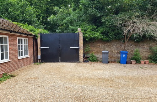 Horton Cottage | Cozy 3-Bed near Heathrow/Windsor +Free Parking