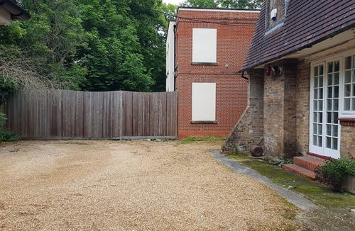 Horton Cottage | Cozy 3-Bed near Heathrow/Windsor +Free Parking