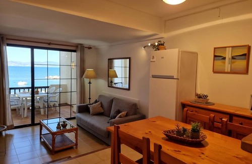 Pedrinya Apartment | Cozy apartment 50m from the beach with terrace